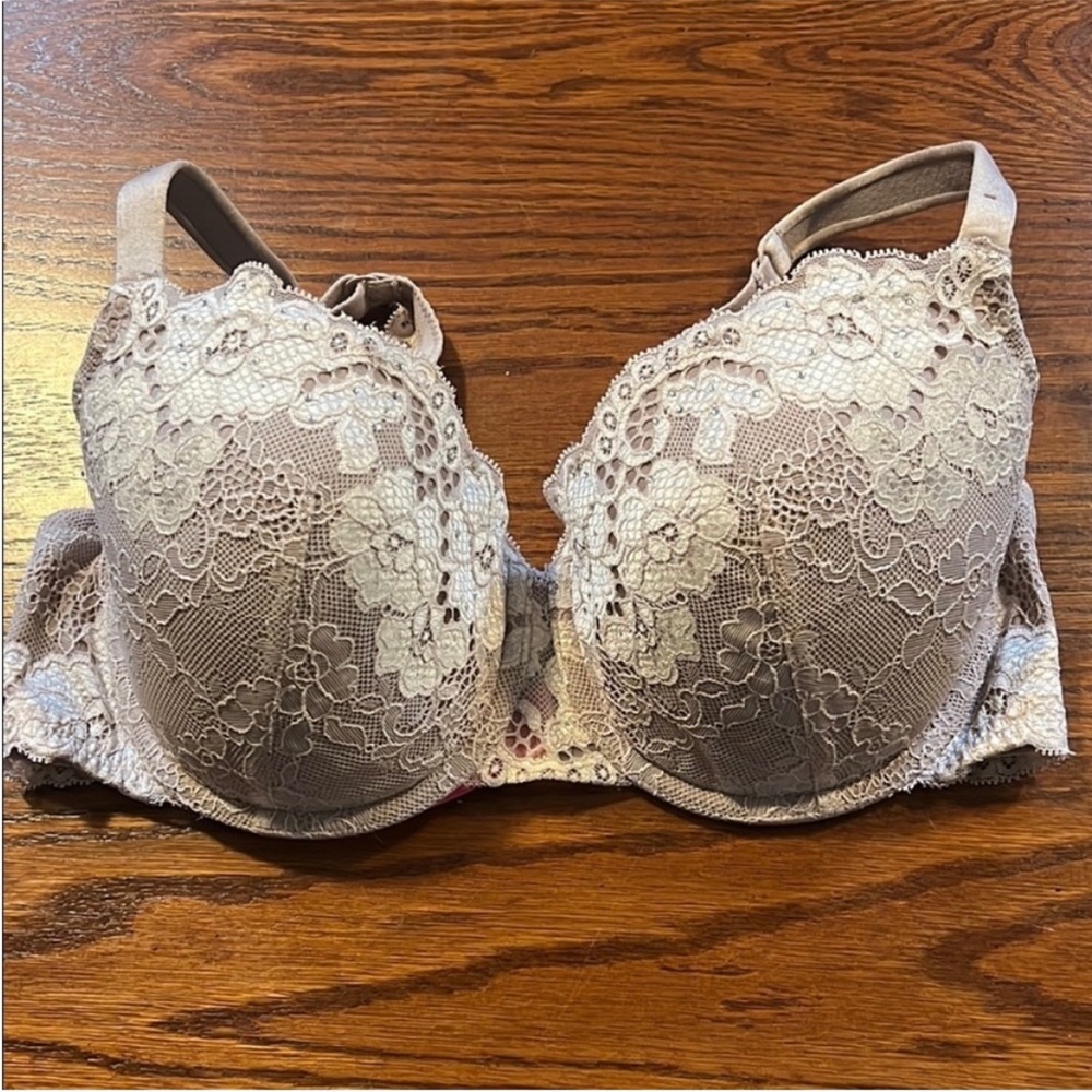 La Senza | Women’s Size 36C Elegant Lace Underwire Bra in a soft Lavendar Colour